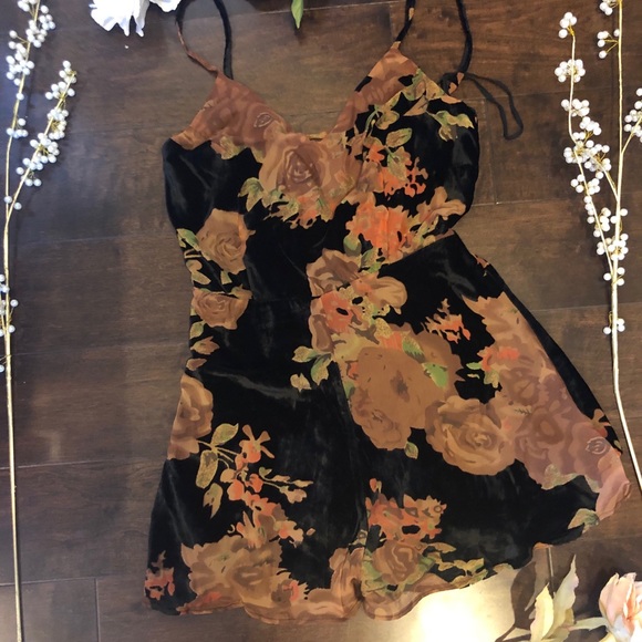 Line & Dot Romper - Picture 1 of 2